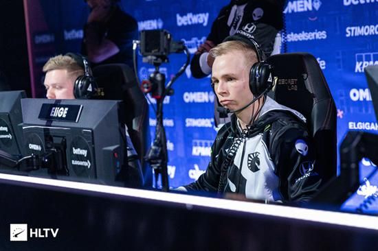 华漕战队夺得电竞世界杯双冠创历史